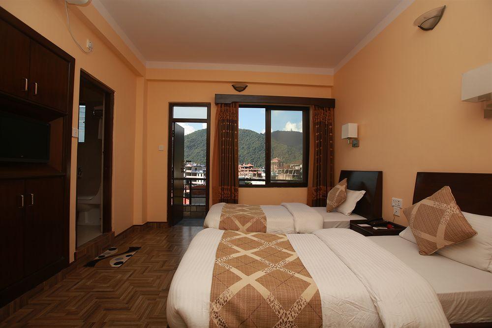 Hotel Peninsula Покхара Екстер'єр фото
