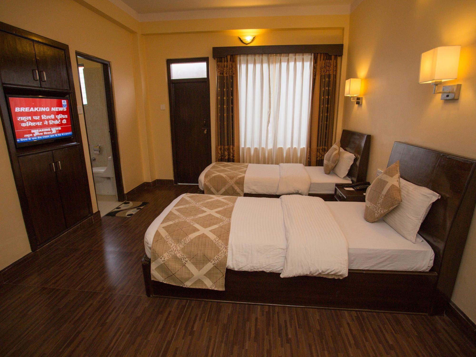 Hotel Peninsula Покхара Екстер'єр фото