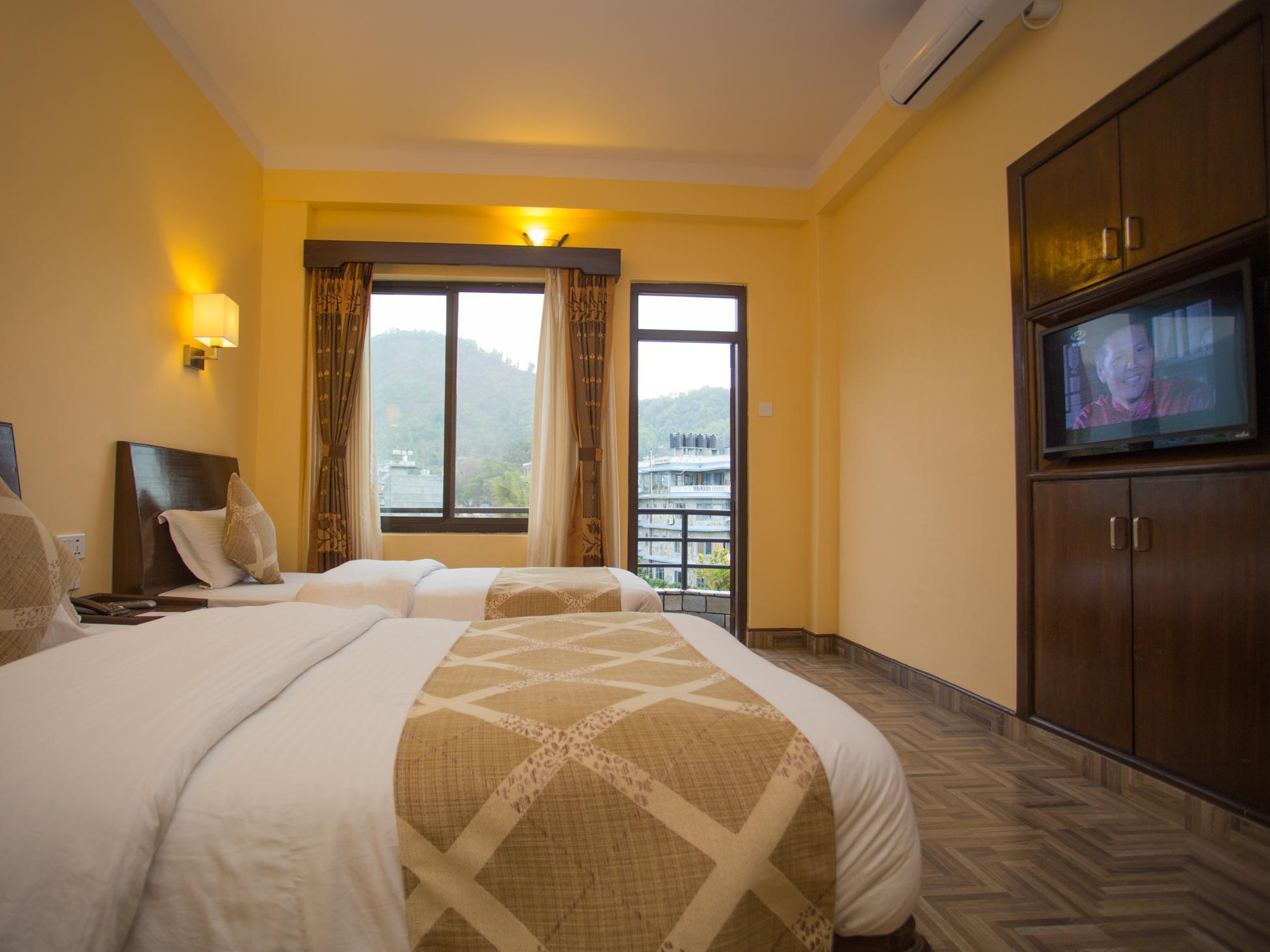 Hotel Peninsula Покхара Екстер'єр фото