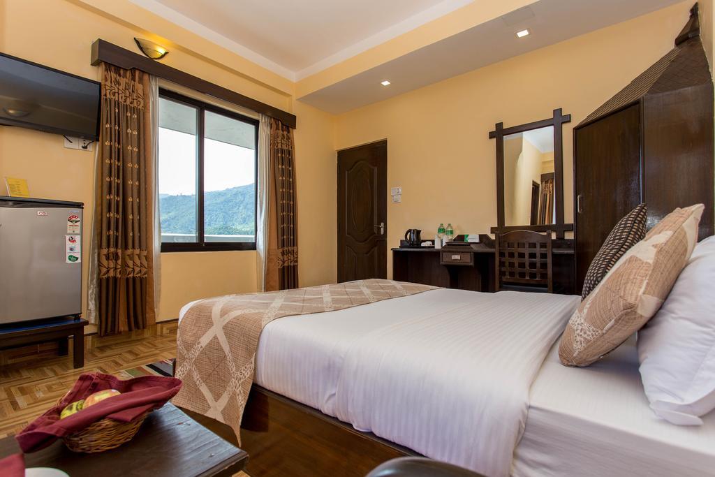 Hotel Peninsula Покхара Екстер'єр фото