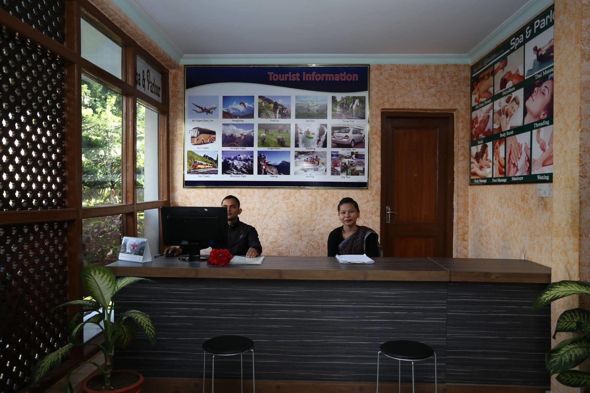 Hotel Peninsula Покхара Екстер'єр фото